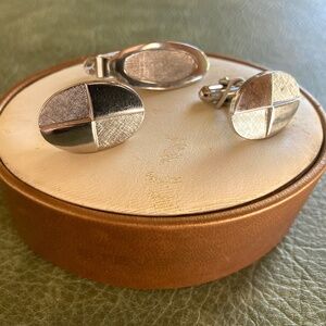 Vintage Sarah Coventry Modernist Cufflinks – Silver Tone Brushed/Polished Quarte